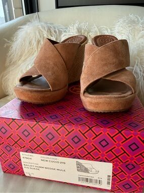 Tory Burch Bailey 110mm Wedge Mule | New Cuoio Suede | Size 6